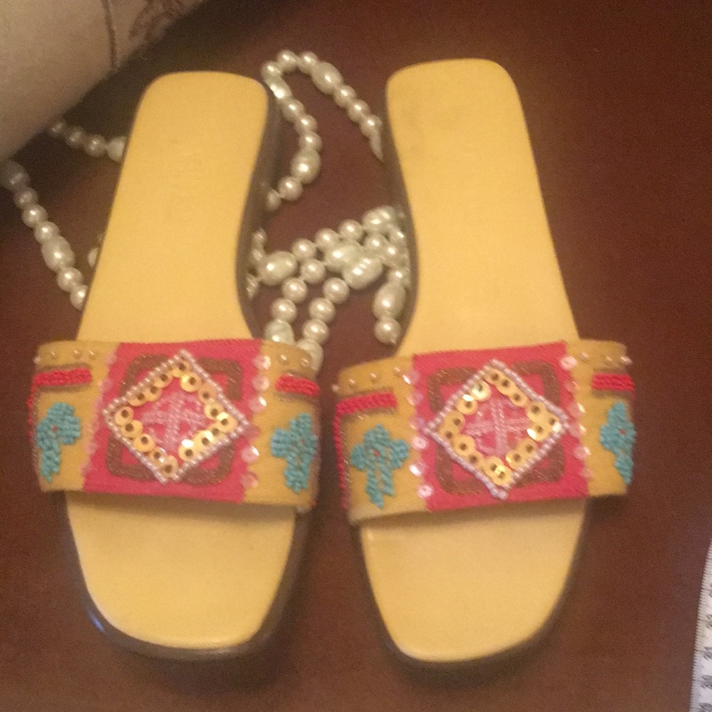 Vaneli Yellow beaded sandal size 7.5M